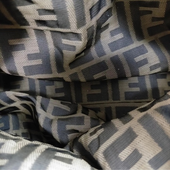 ❌❌SOLD❌❌FENDI SPY BAG AUTHENTIC - Picture 4 of 5